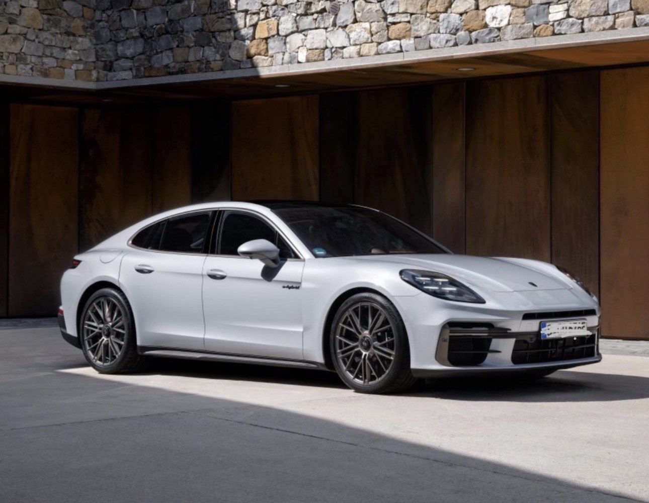 Porsche Panamera 4 e-Hybrid in white